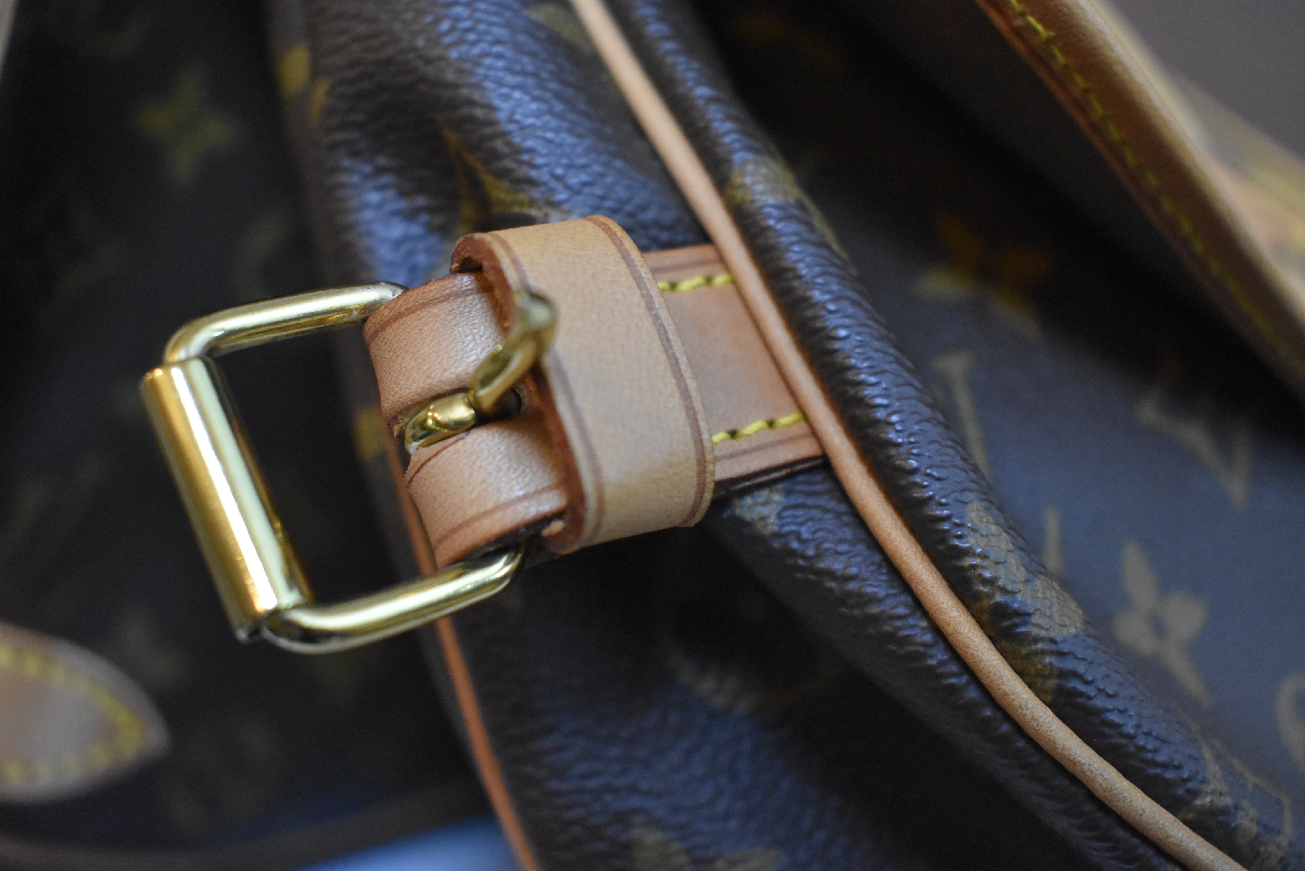 Louis Vuitton Summer 30 Messenger Shoulder Bag/ Louis Vuitton双子星– Zeey  Vintage