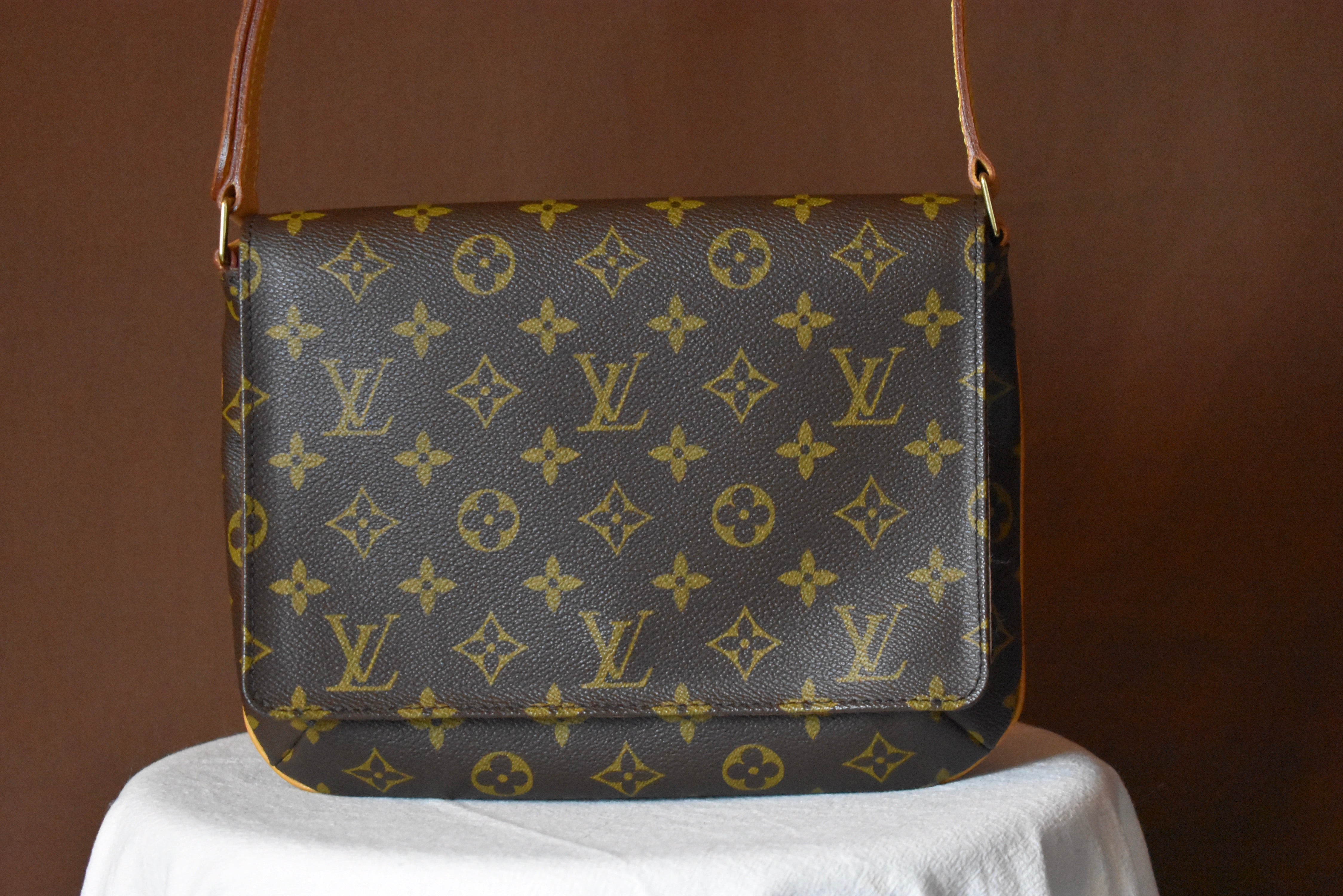 Louis Vuitton Monogram Musette Tango Short Strap (SHG-moFKzx) – LuxeDH